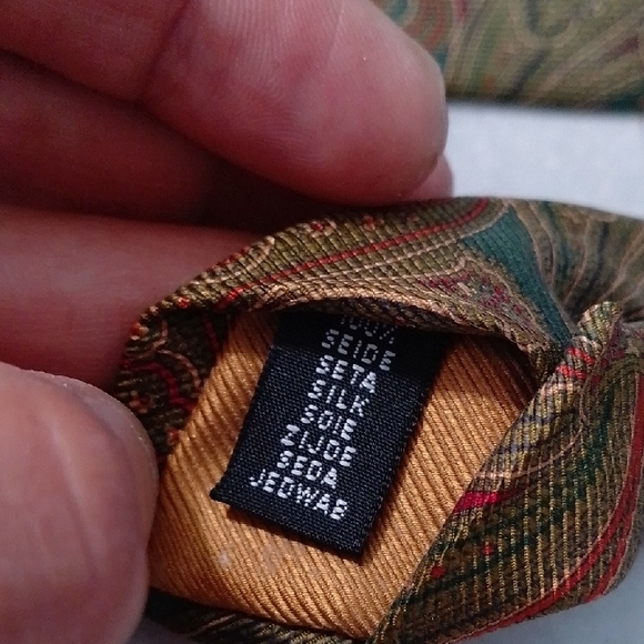 THOMAS PINK MADE IN ITALY TIE Elegant Paisley Silk Tie - Picture 4 of 8